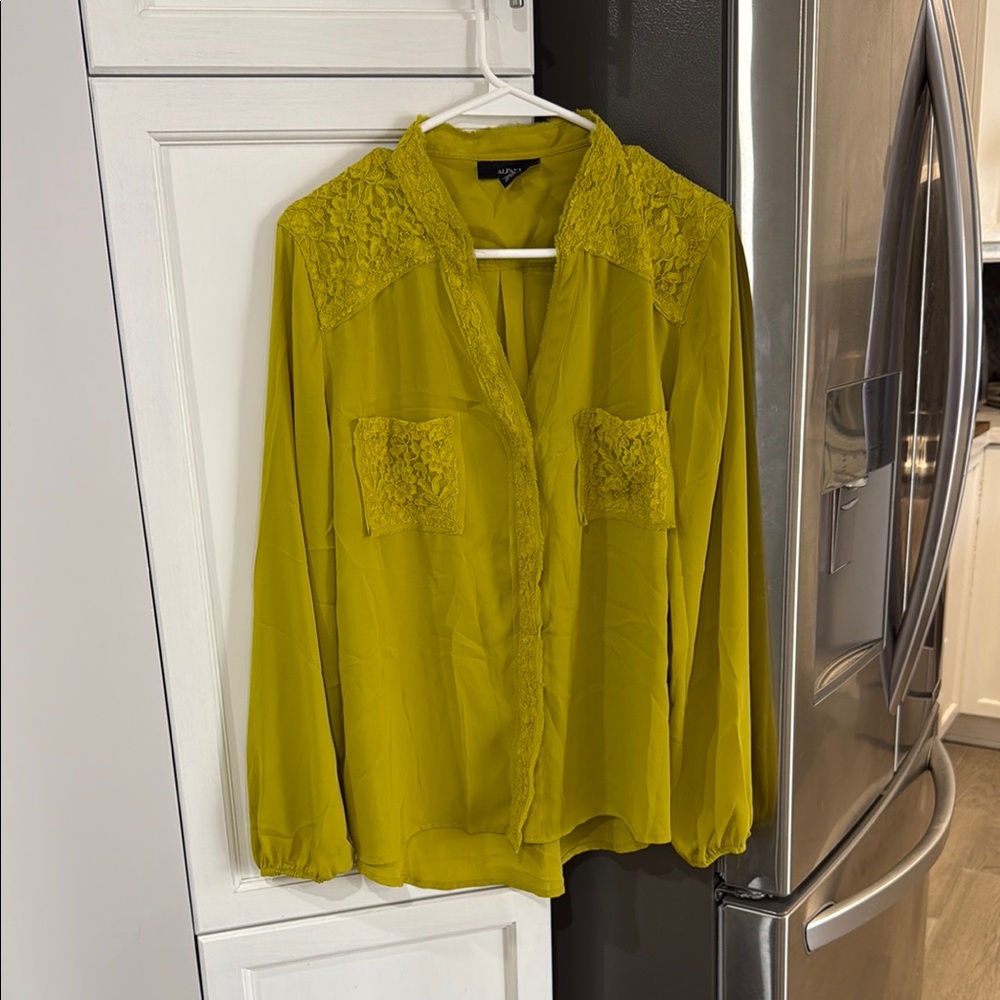 Embellished Yellow and Green Notched Collar Blouse